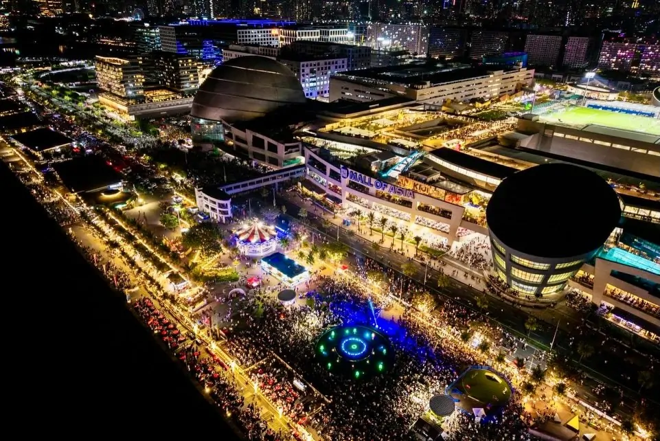 MOA (SM Mall of Asia): Shopping & Entertainment